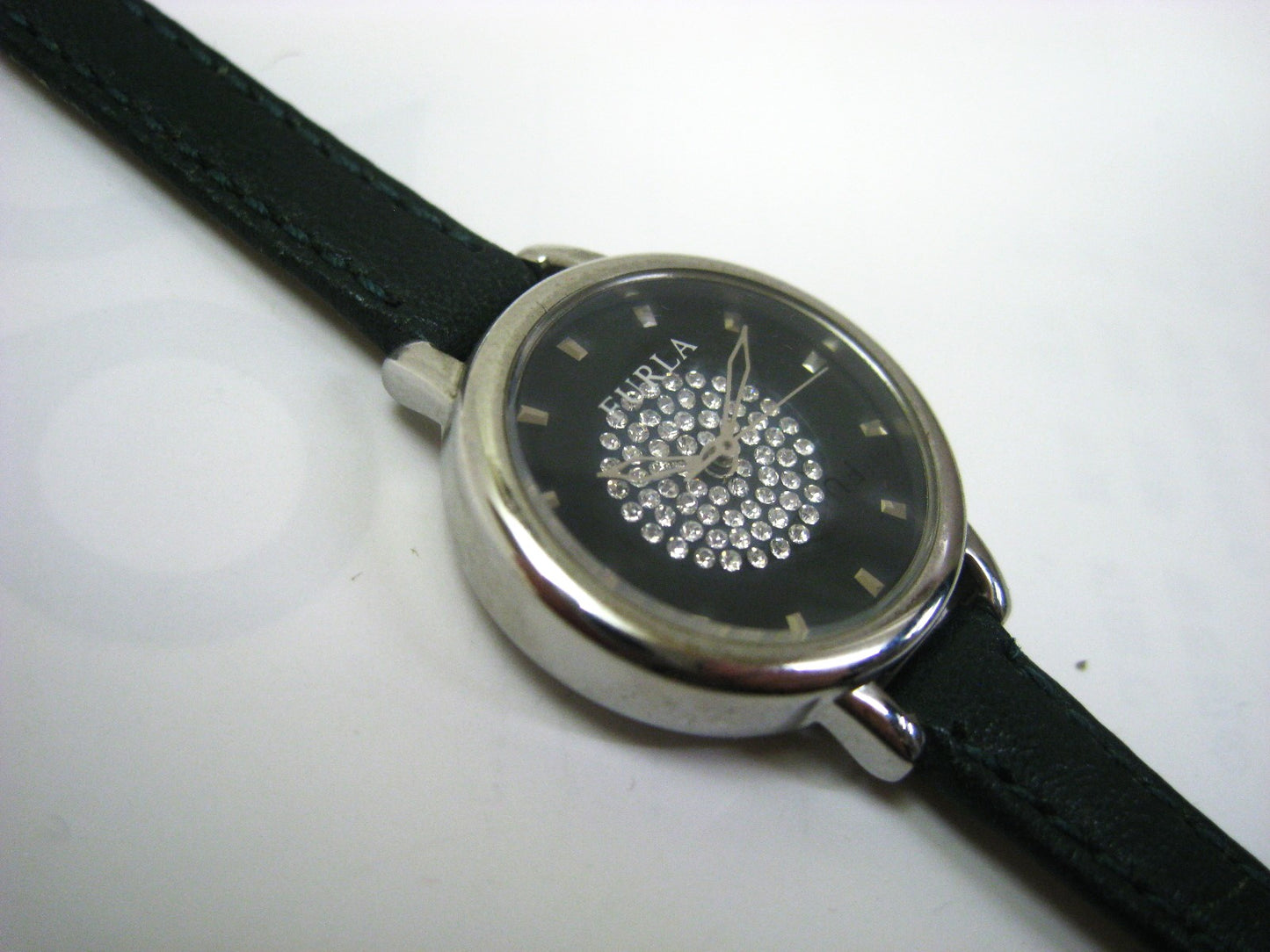 ほぼ未使用フルラFURLAスワロフスキー石入モスグリーン002822-01-87