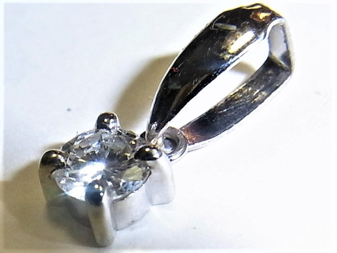 新品・未使用 Pt900 プラチナ ペンダント ダイヤ 0.212ct