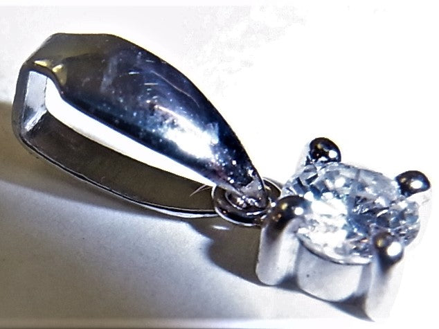 新品・未使用 Pt900 プラチナ ペンダント ダイヤ 0.212ct