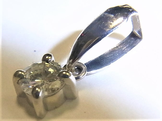 新品・未使用 Pt900 プラチナ ペンダント ダイヤ 0.212ct