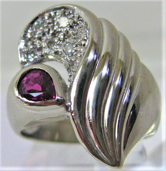 Pt900プラチナリング指輪ルビー ペアシェブ0.57ctダイヤ7ヶ0.22ct