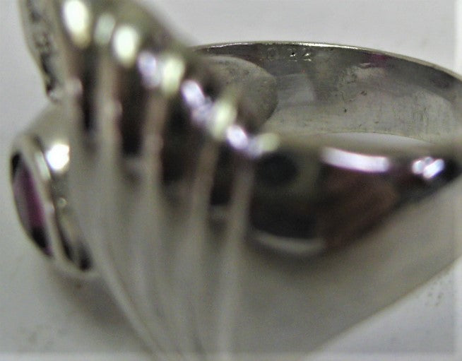 Pt900プラチナリング指輪ルビー ペアシェブ0.57ctダイヤ7ヶ0.22ct