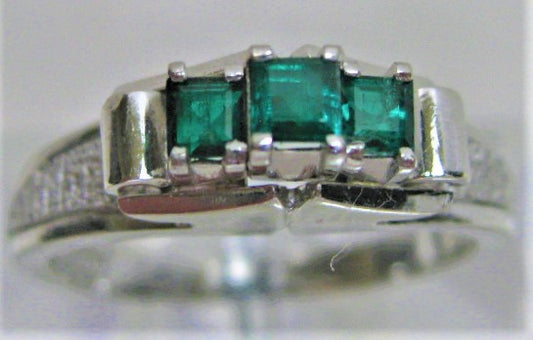 Pt900 プラチナ リング 指輪 エメラルド 0.37ct　b